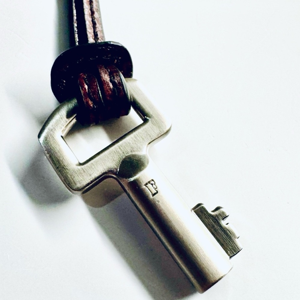 FOSSIL Silver Key Fob Chain Charm Bag Replacement w/Dark Brown Leather Strap EUC